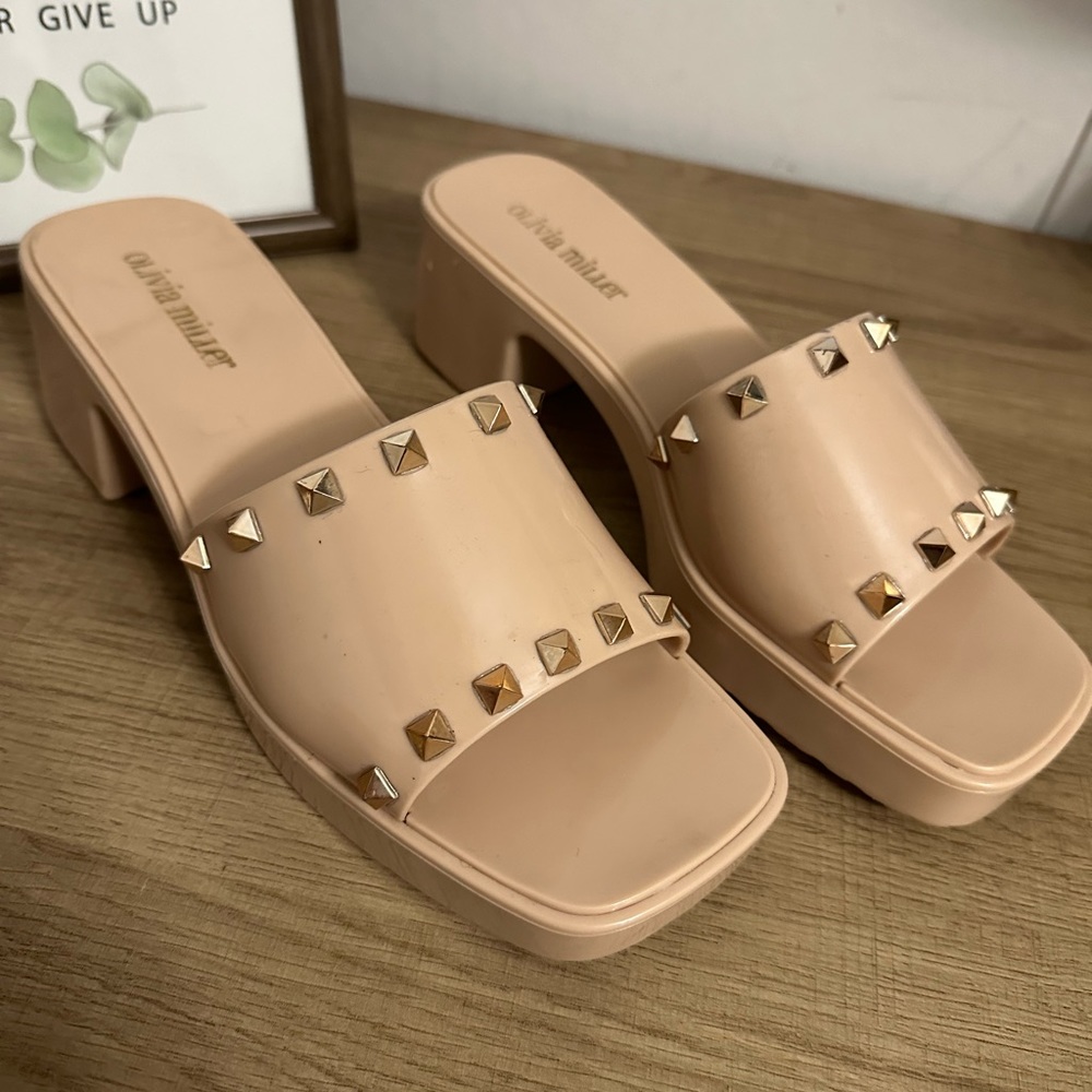 OLIVIA MILLER sandals.